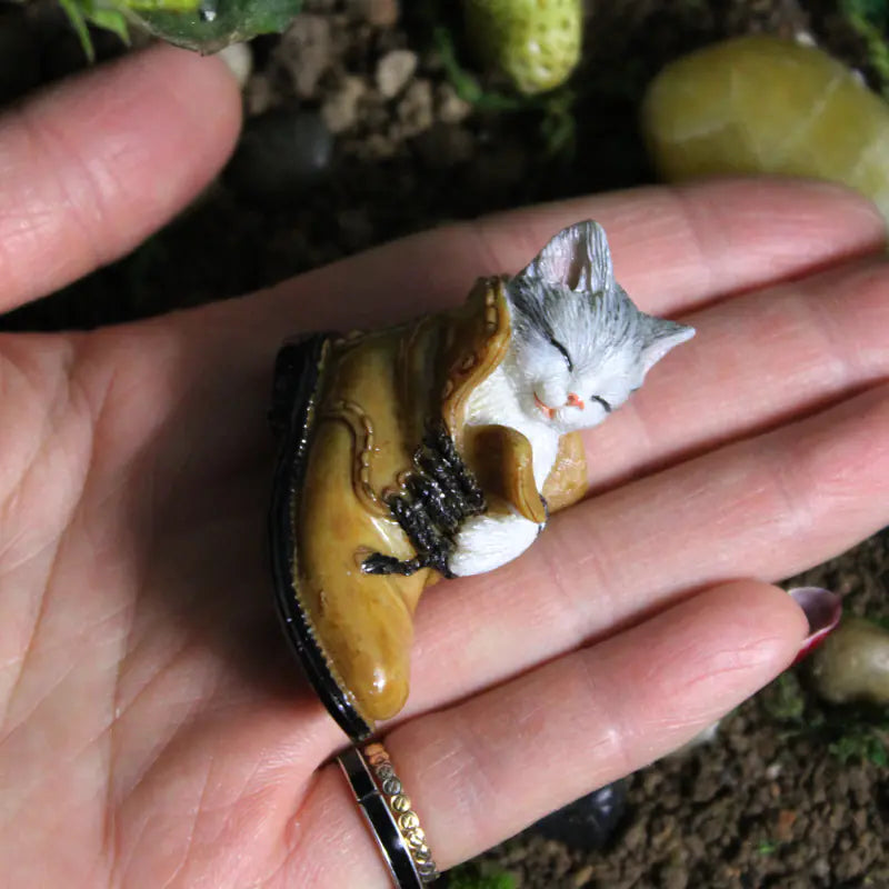 Miniature Sleeping Cat Resin Figurines – Cozy Home Décor