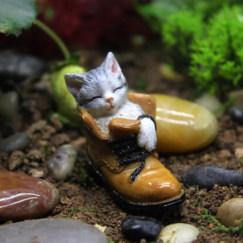 Miniature Sleeping Cat Resin Figurines – Cozy Home Décor